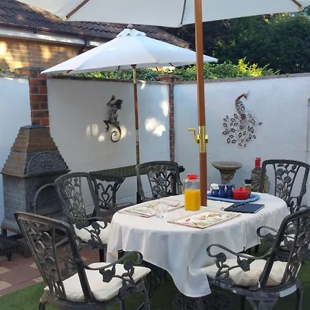 Area Close To Centre Bed & Breakfast Leeds (West Yorkshire)