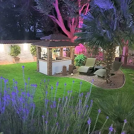 Area Close To Centre Bed & Breakfast Leeds (West Yorkshire)