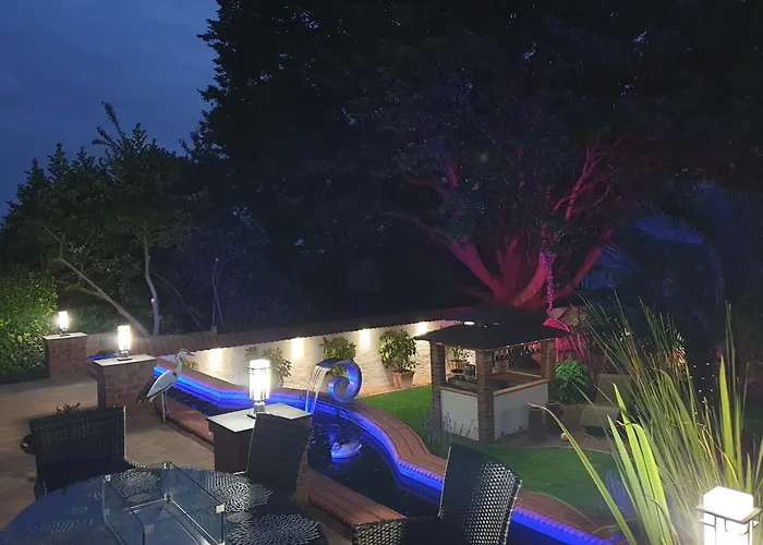 Area Close To Centre Bed & Breakfast 4*